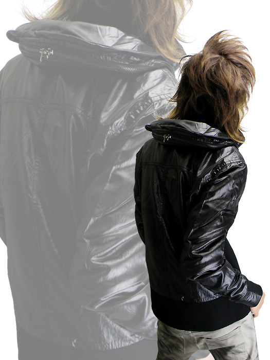 LA GATE�i�G���G�[�Q�[�g�j���I�p�[�h�f���A���W���P�b�g